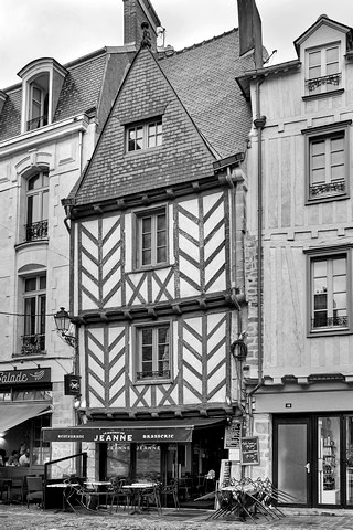 Vannes   |   18  /  23    |
